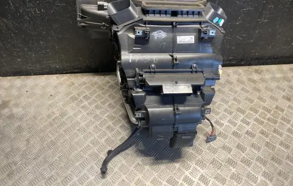 Renault Kangoo III Interior heater climate box assembly housing 272704147R