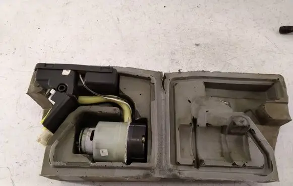 Mercedes-Benz A W168 Central locking vacuum pump A1688000035 37603212