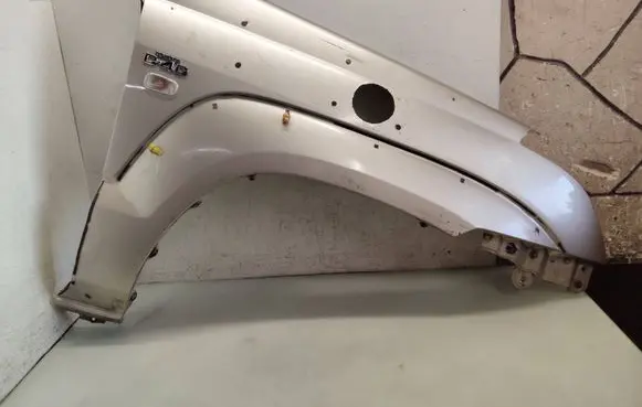 Toyota Land Cruiser (J100) Fender 