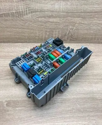 BMW 1 E81 E87 Fuse module 6906611 10688710