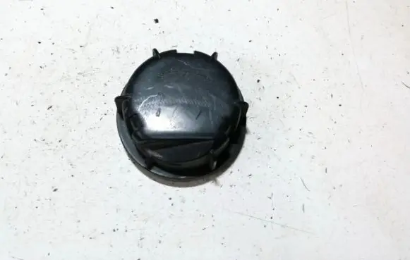 Skoda Octavia Mk1 (1U) Headlight/headlamp dust cover 304311153n
