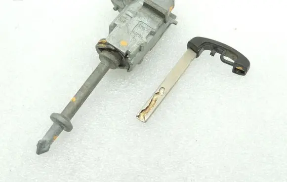 BMW 3 F30 F35 F31 Front door lock (next to the handle) 51217310731 7310731