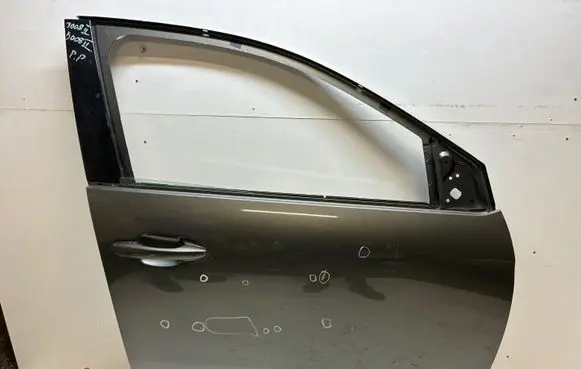Peugeot 5008 II Front door