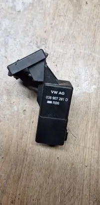 Volkswagen Golf Plus Glow plug pre-heat relay 0281003038