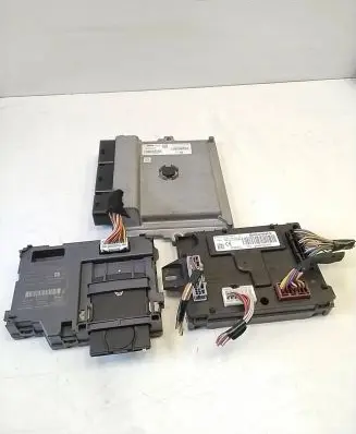 Renault Clio IV Engine ECU kit and lock set 237104736R