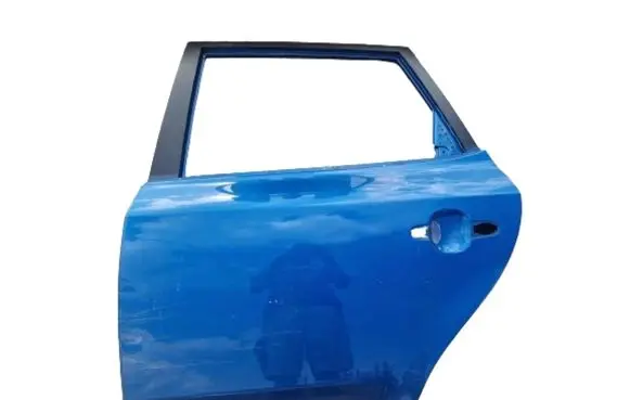 KIA Ceed Rear door