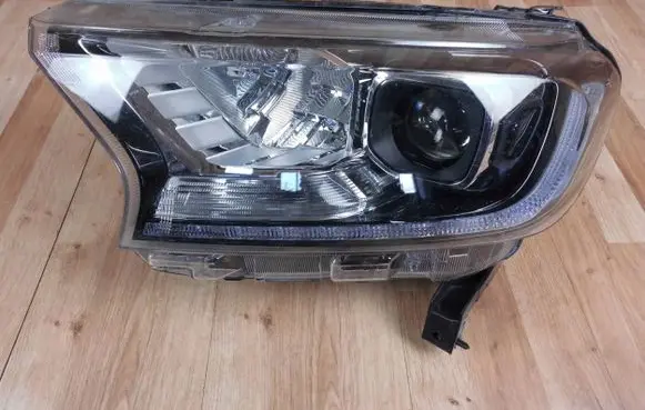 Ford Ranger Headlight/headlamp JB3B13E015BA
