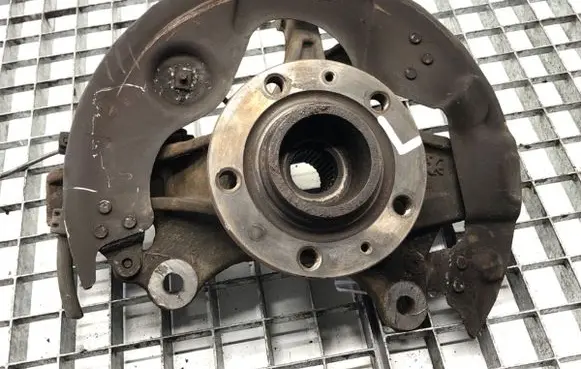 Citroen C4 Grand Picasso Front wheel hub spindle knuckle 