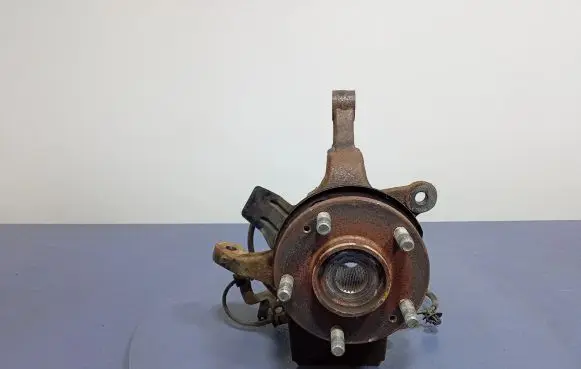 Hyundai i30 Front wheel hub spindle knuckle