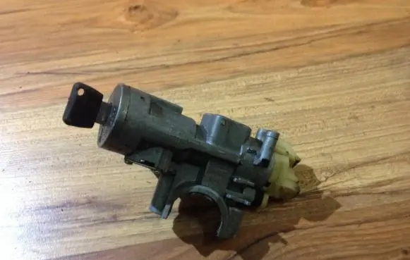 Mazda 626 Ignition lock sl17