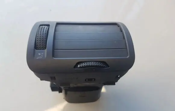 Volkswagen PASSAT B5.5 Dash center air vent grill 3B0819704