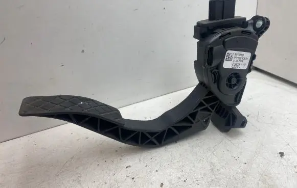 Audi A5 8T 8F Accelerator throttle pedal 8K1723523