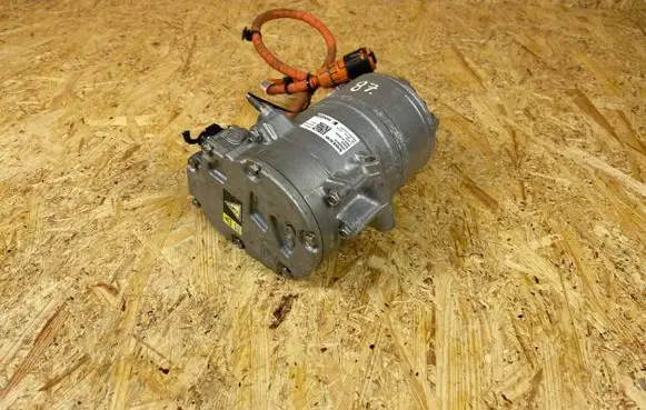 Volvo XC40 Air conditioning (A/C) compressor (pump) 32333913