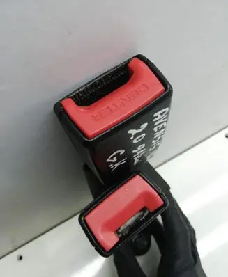 Toyota Avensis T270 Rear seatbelt buckle 7348005060