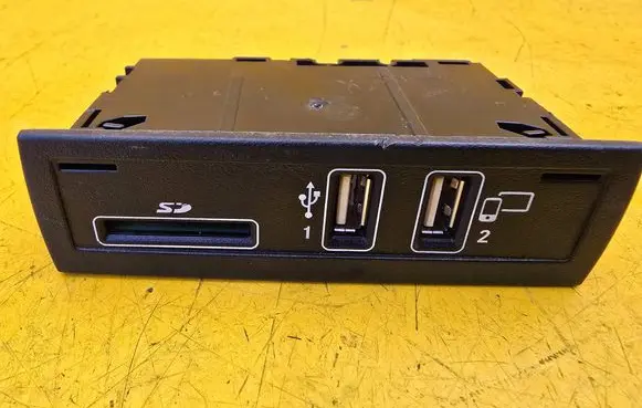Mercedes-Benz S W222 USB control unit A2228203026