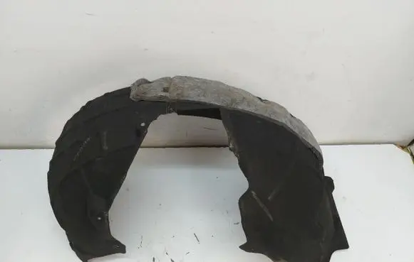 Front wheel arch liner splash guards