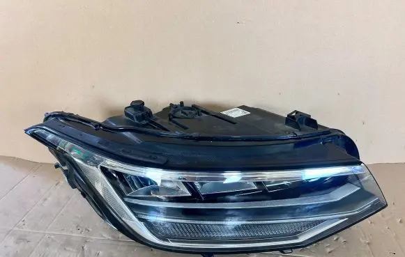 Volkswagen Tiguan Headlight/headlamp 5NB941036C