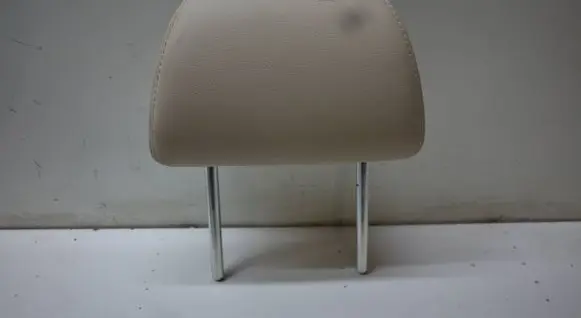Subaru Outback (BS) Rear seat headrest 
