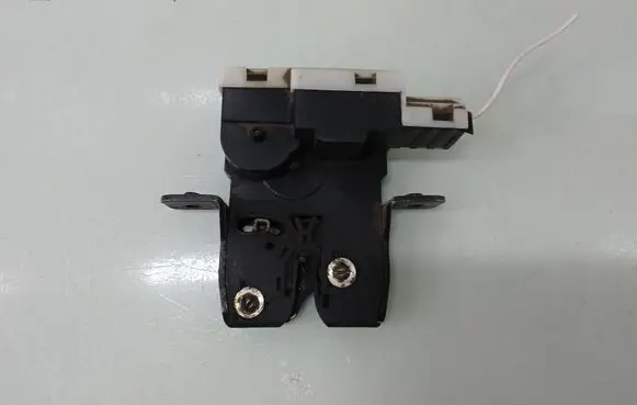 Nissan Micra Tailgate/trunk/boot lock/catch/latch 90502