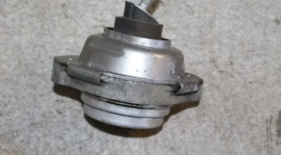BMW X3 E83 Engine mount bracket 3400342