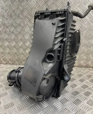 Volkswagen Touareg II Air filter box 7P0129601