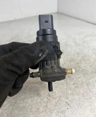 Audi A6 S6 C7 4G Windscreen/windshield washer pump 8K9955647