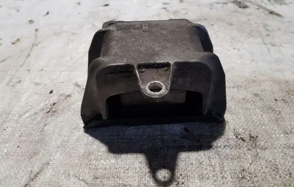 Volkswagen New Beetle Engine mount bracket 1J0199555