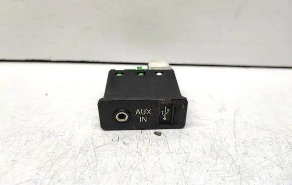 BMW X5 E70 AUX in-socket connector 9129652 61319129652