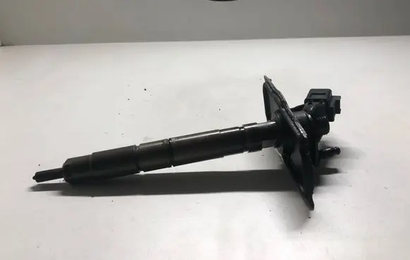 Audi A6 S6 C6 4F Fuel injector 059130