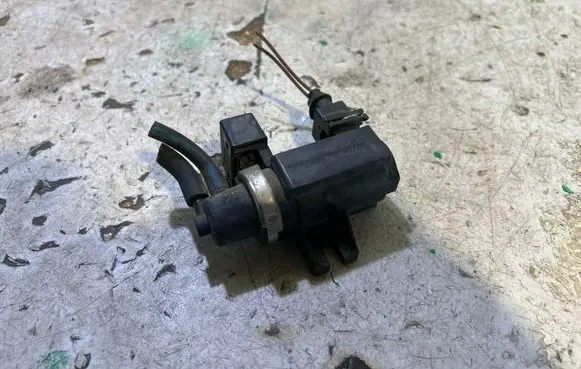 BMW X5 E53 Vacuum valve 72279600