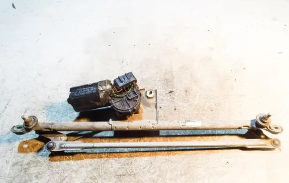 Front wiper linkage