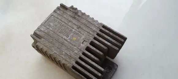Mercedes-Benz A W168 Coolant fan relay a0235456832