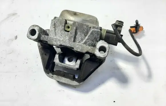 Engine mount bracket