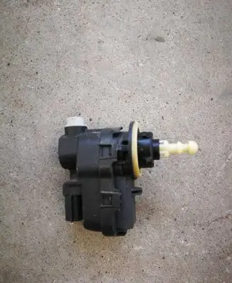 Toyota Yaris Headlight level adjustment motor 92002119