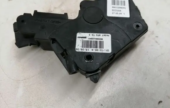 Volkswagen PASSAT B6 Headlight level adjustment motor 89033206 EED254