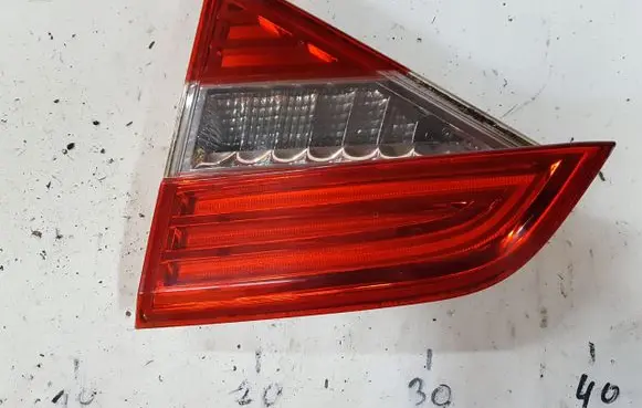 Tailgate rear/tail lights