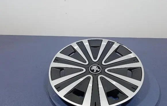 Peugeot Partner R17 wheel hub/cap/trim 9676970477