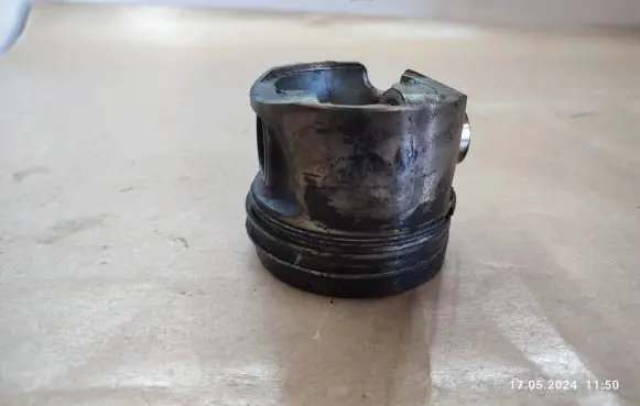 Piston