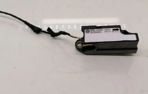 Volkswagen PASSAT B5 Airbag deployment crash/impact sensor 1J0909606N