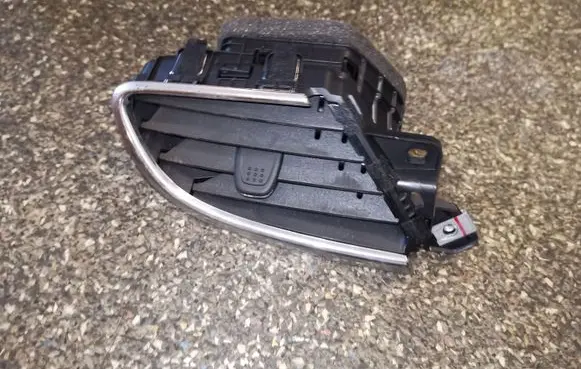 Buick Encore I Dashboard side air vent grill/cover trim 42570817