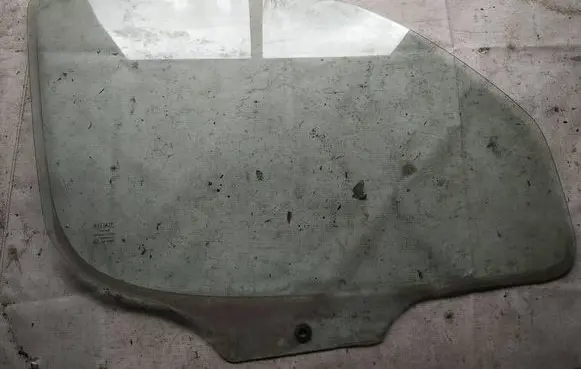 Fiat Doblo Front door window glass four-door as2