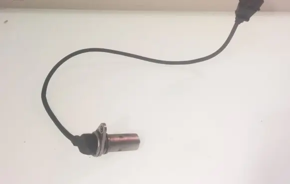 Audi A4 S4 B5 8D Crankshaft speed sensor 028907319B