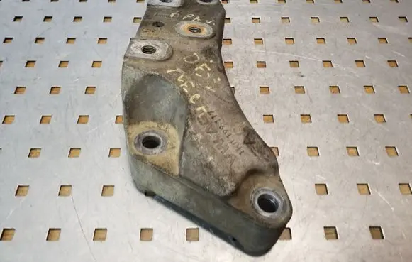 Seat Altea XL Gearbox mounting bracket 1K0199117