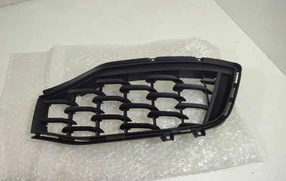 Maserati Ghibli Front bumper lower grill 670099416