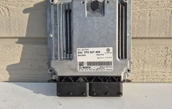 Volkswagen Touareg II Engine control unit/module 7P0907409 0281016595