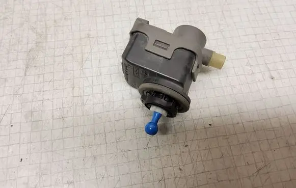 Nissan Primera Headlight level adjustment motor 007878 7700420737