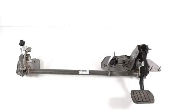 Citroen C4 III e-C4 Brake pedal 9833037980