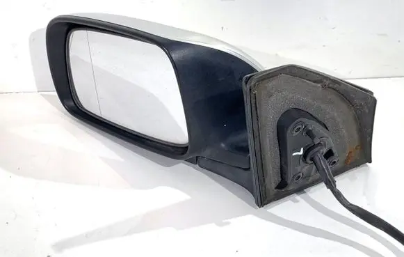 Toyota Avensis T250 Front door electric wing mirror