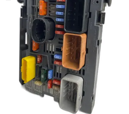 Peugeot 308 Fuse box set 9666700480 R05