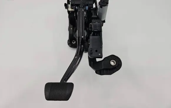 Ram 1500 Brake pedal P68437179AC 68437179AC